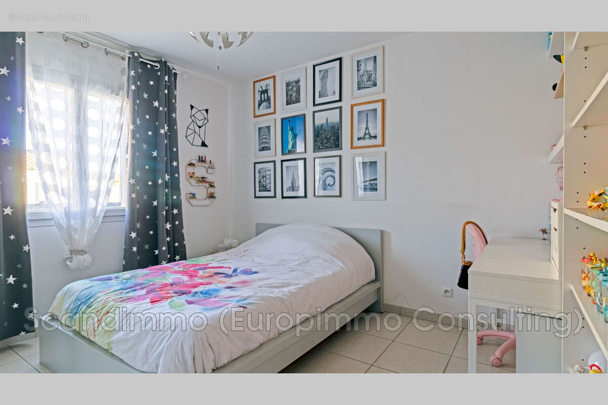 Maison à ROQUEBRUNE-SUR-ARGENS