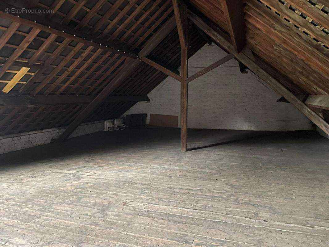 Commerce à MAIGNELAY-MONTIGNY