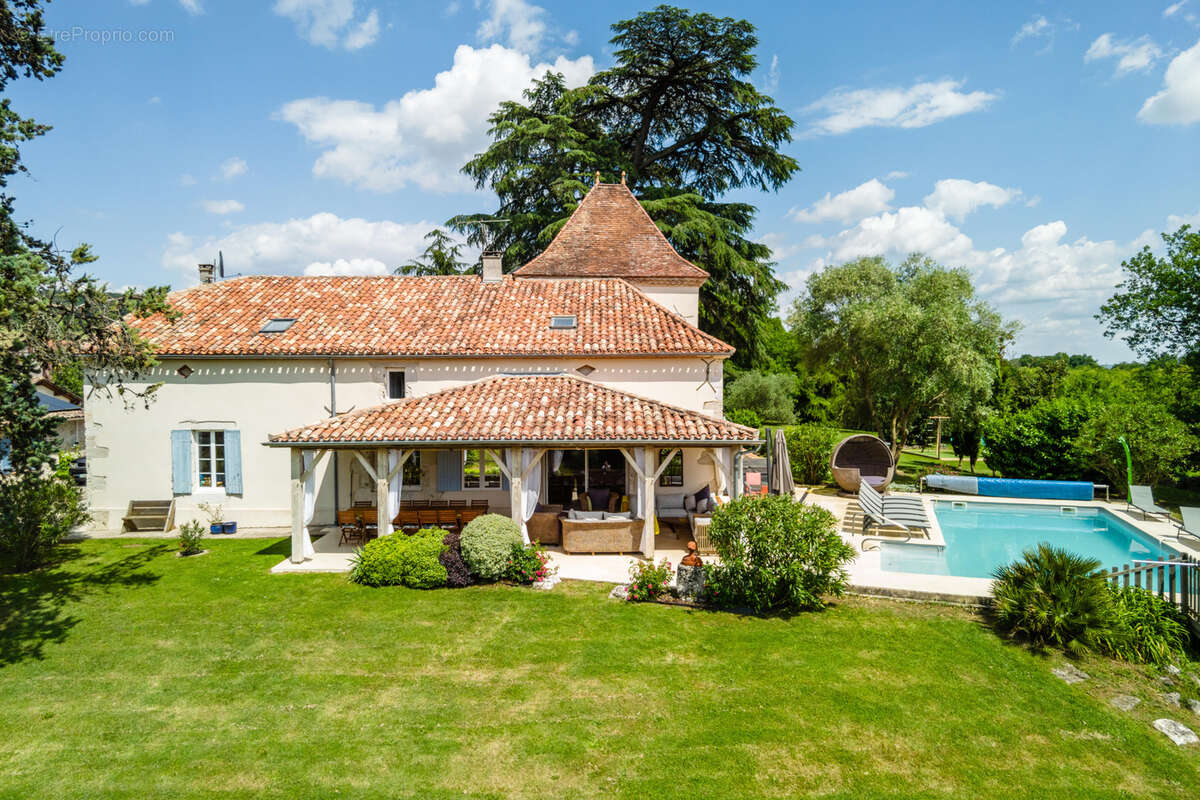 Maison de campagne avec annexes, 3 x piscines et vue - photo 40