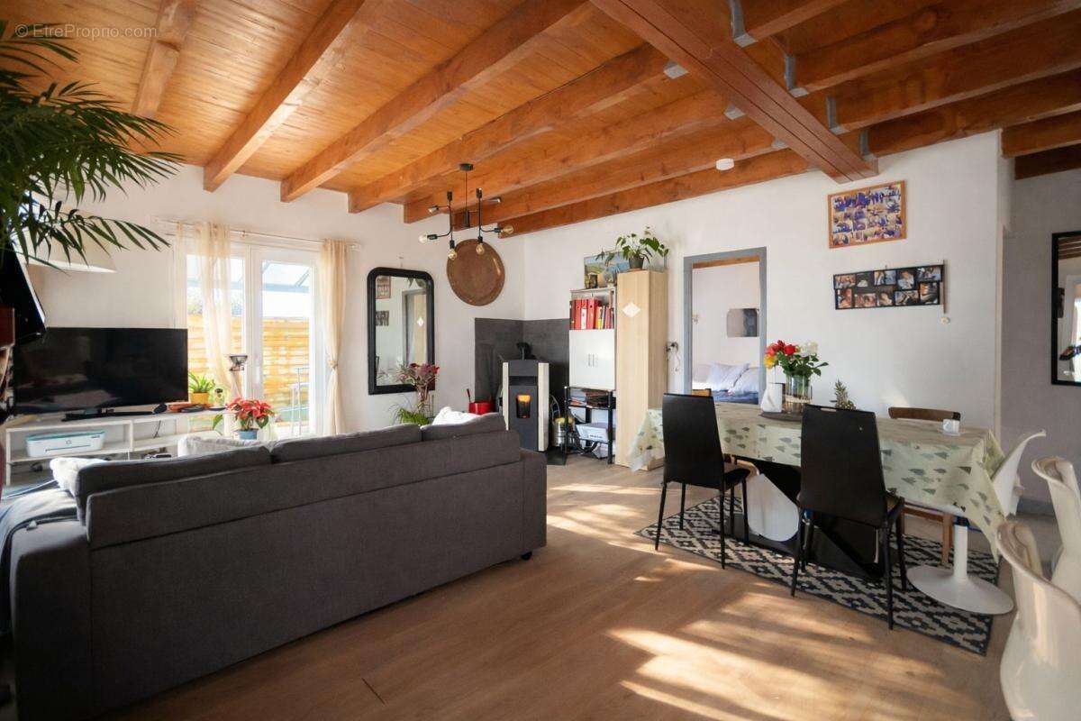 Maison à COMPS-LA-GRAND-VILLE