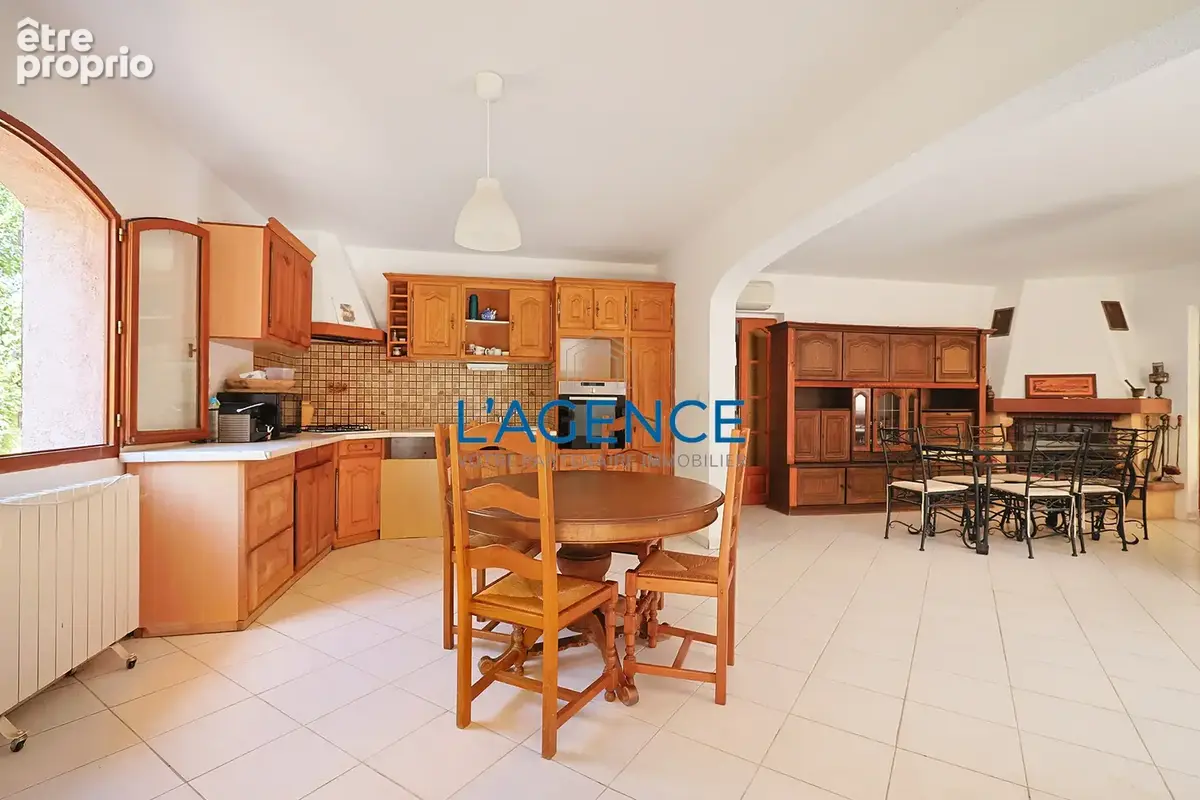 Hyeres proche commodités villa 260m2 avec piscine au calme - photo 14