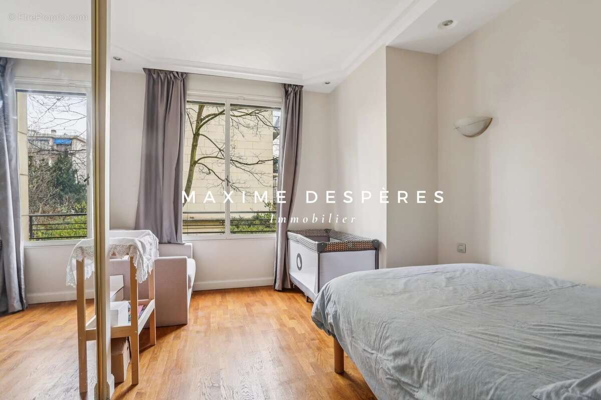 Appartement à NEUILLY-SUR-SEINE