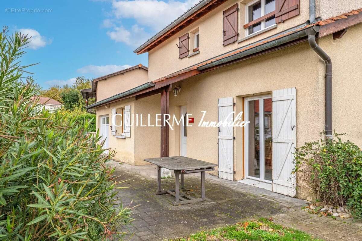 Maison à JASSANS-RIOTTIER