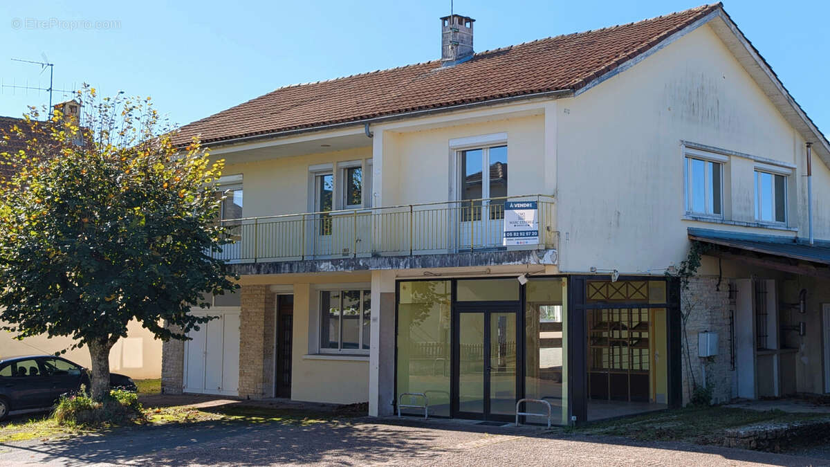 Exclusivité - Grand local avec logement F5   Nombreuses possibilités - photo 9