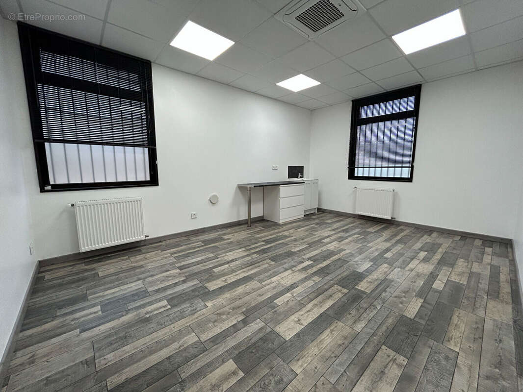 Commerce à MONTCEAU-LES-MINES