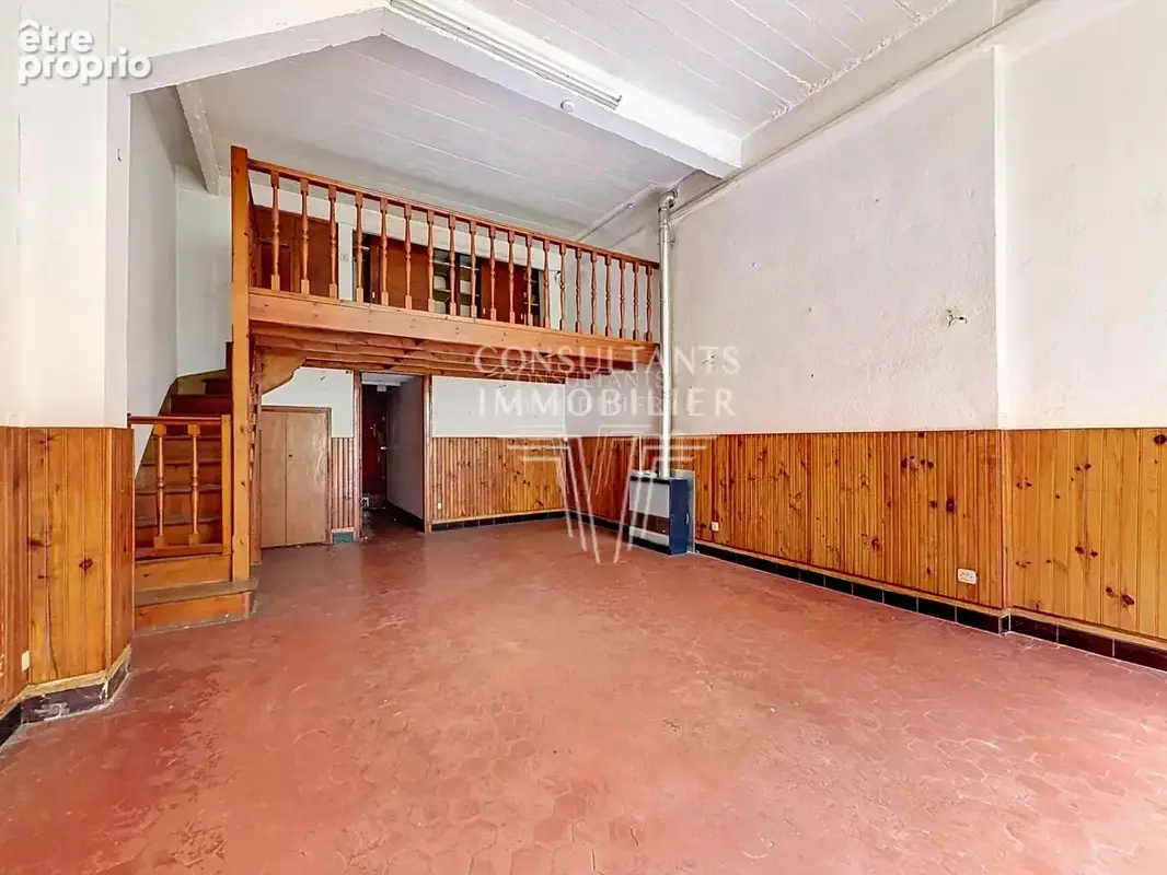 Cannes Banane – Studio à rénover avec mezzanine – Idéal investissement - photo 3