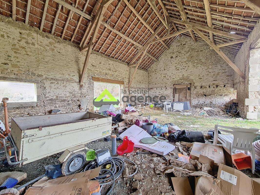 Terrain à SAINT-SULPICE-LE-GUERETOIS