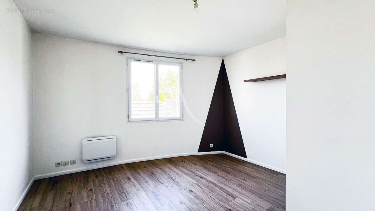 Maison à CHAILLEVETTE