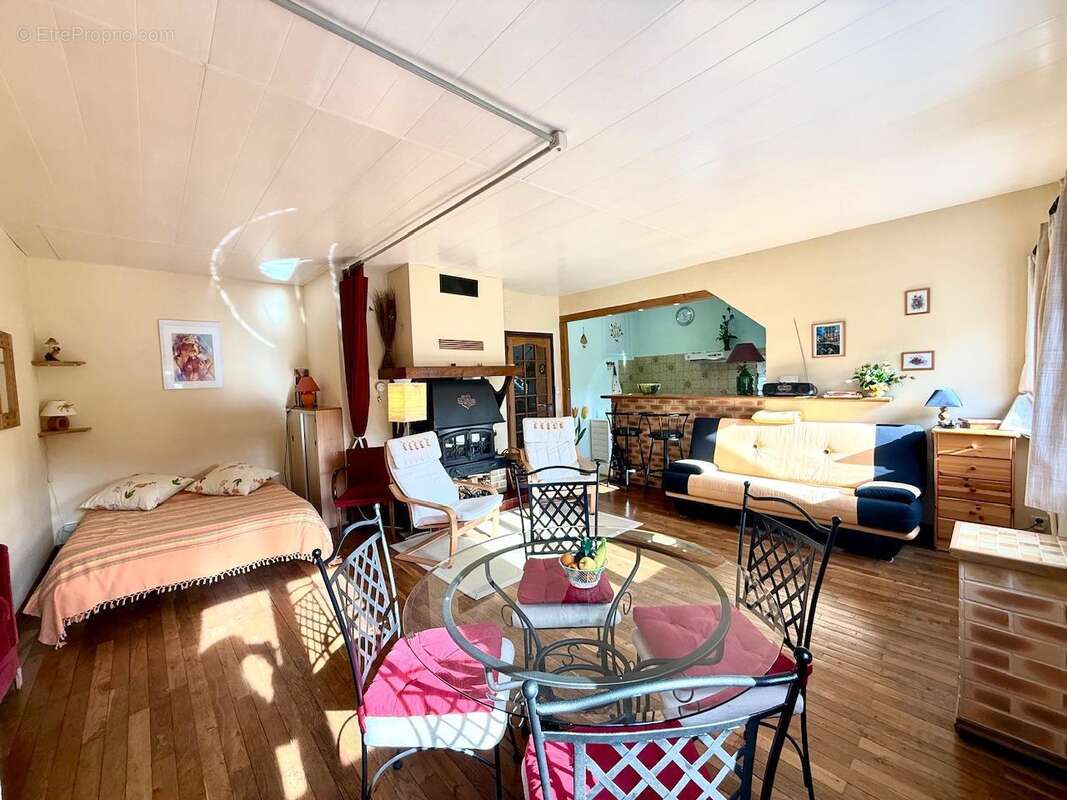   - Appartement à AX-LES-THERMES