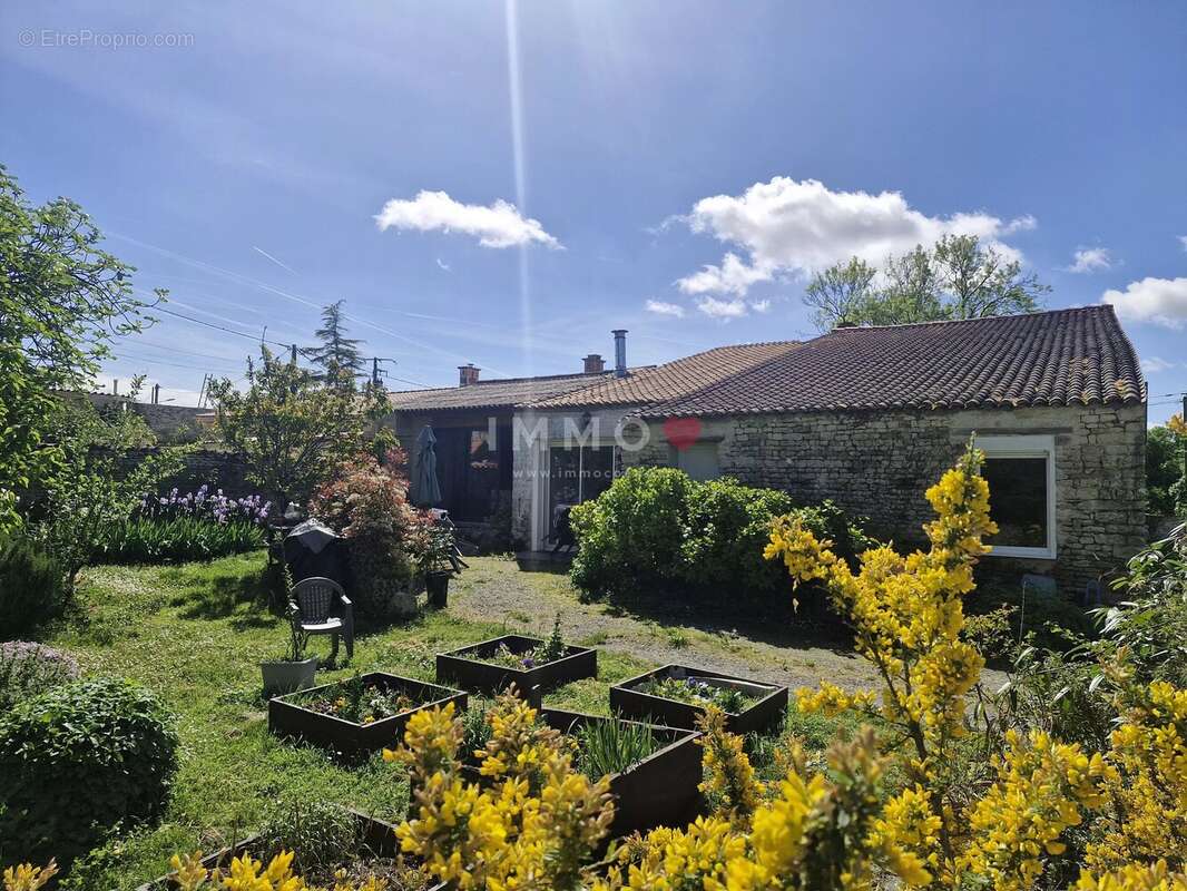 Maison à BREUIL-LA-REORTE
