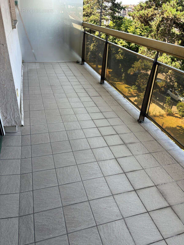À vendre   Spacieux F4 avec balcons cave et box en sous sol    BAS Montmorency (Avenue de la Division Leclerc) - photo 6