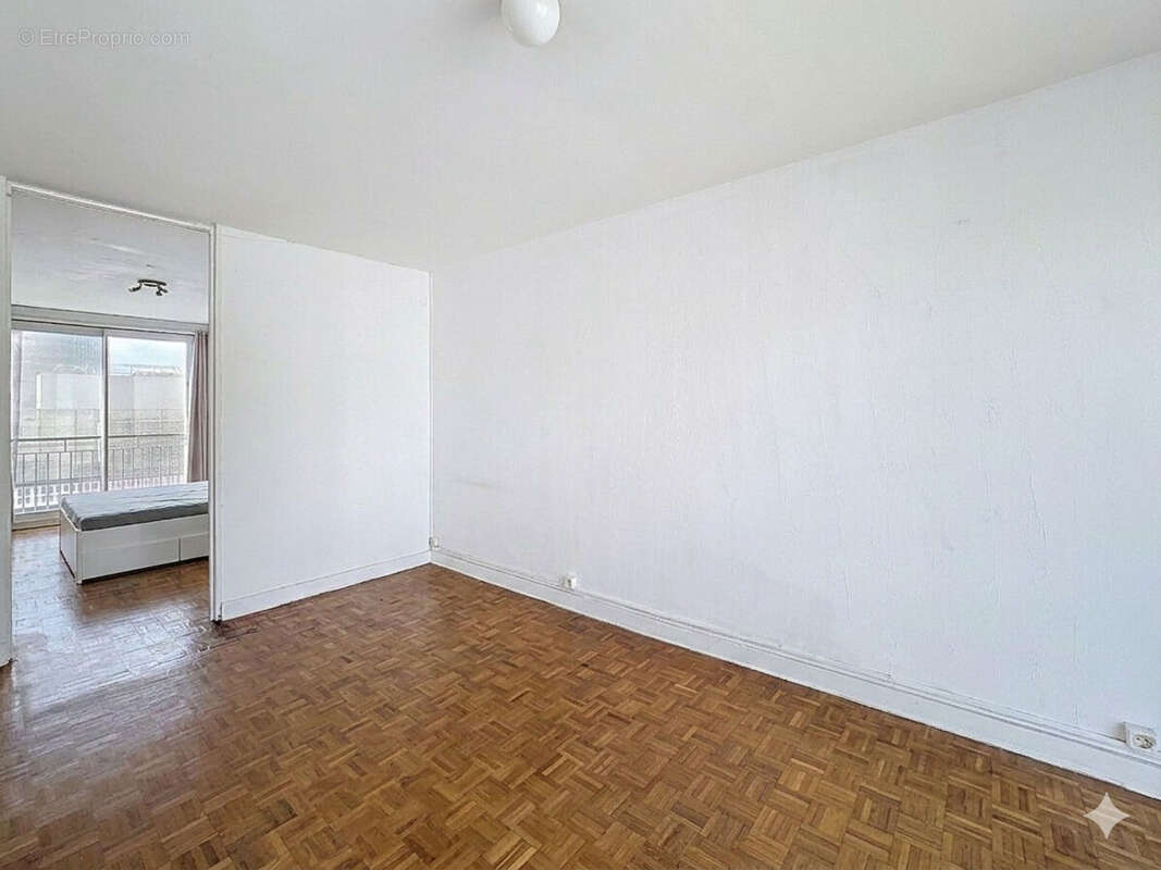 Appartement à MARSEILLE-1E
