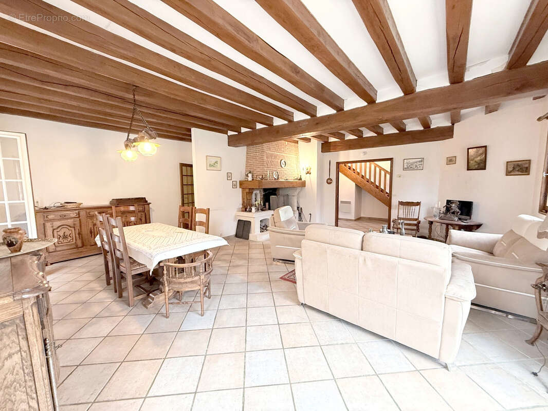 Maison à HOUDAN