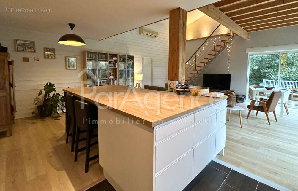 Maison à CHAILLEVETTE