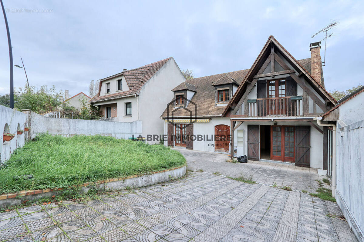 Maison à VILLECRESNES