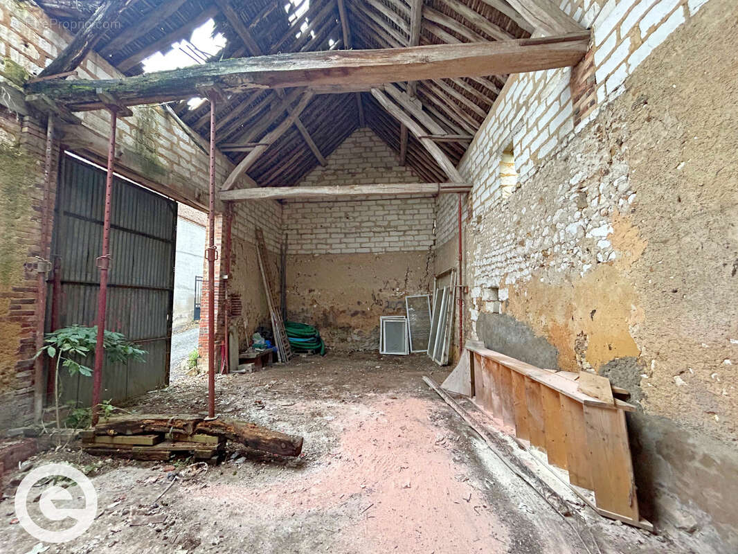 Terrain à MALAY-LE-PETIT