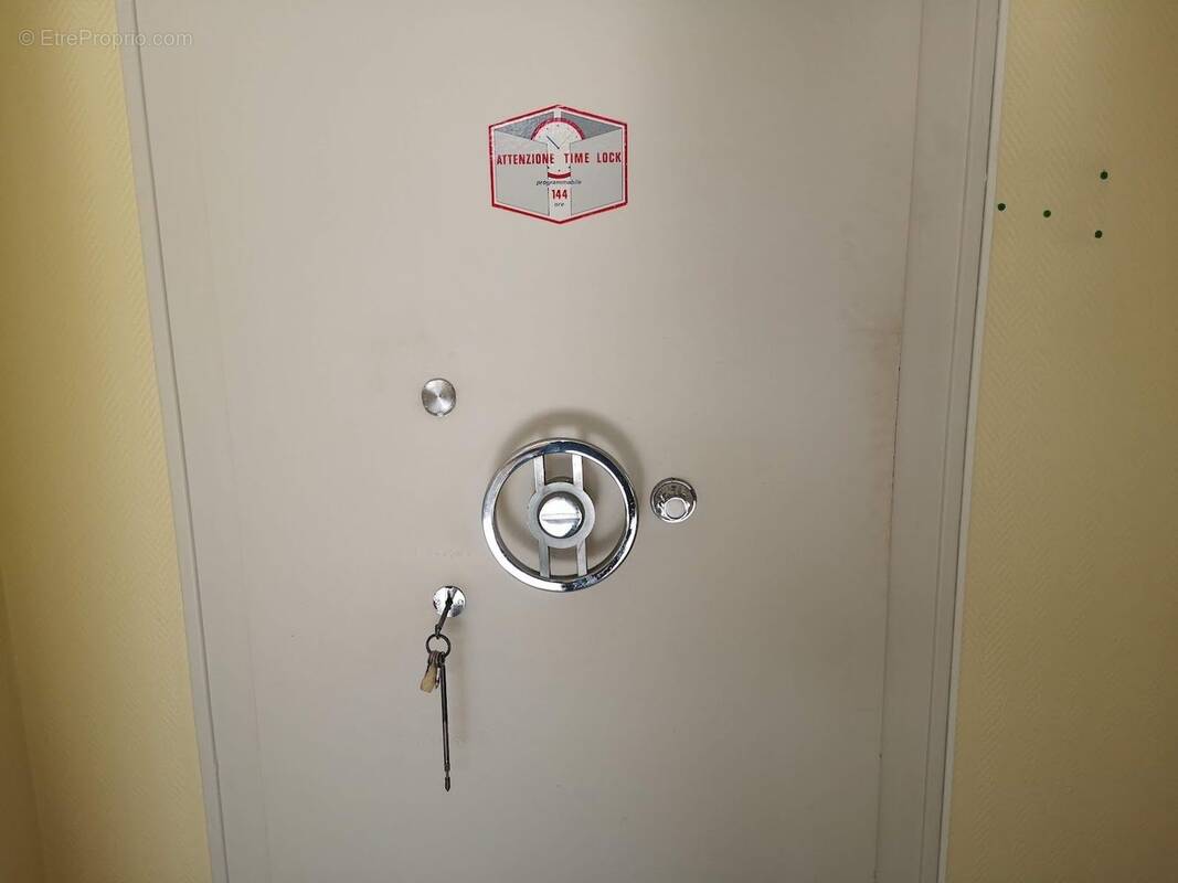 Commerce à PARIS-16E