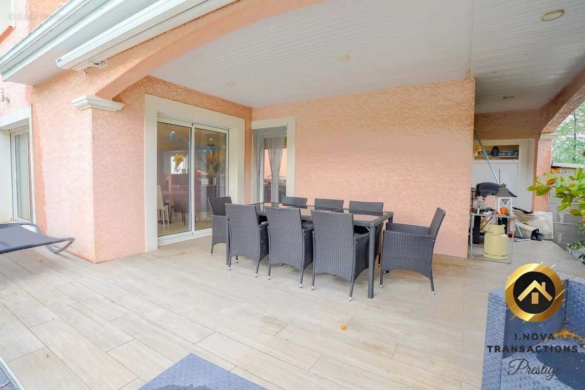 Maison à MONTOULIEU