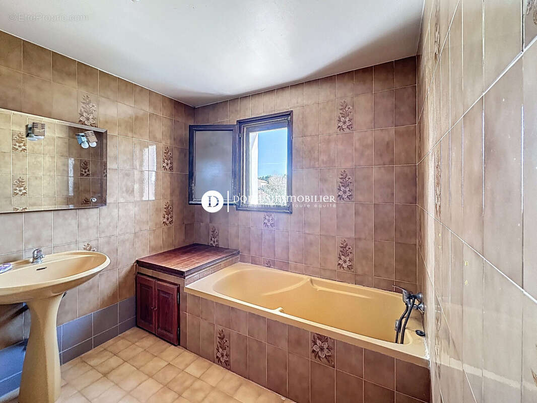 Appartement à CHATEAUNEUF-DE-GADAGNE