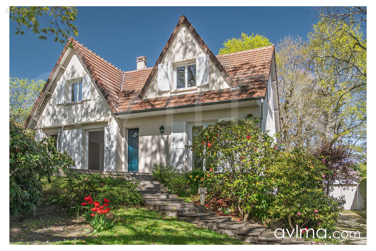 Maison à SAINT-NOM-LA-BRETECHE