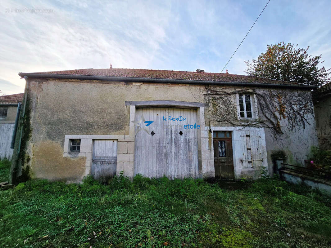 Maison à NEUILLY-L'EVEQUE