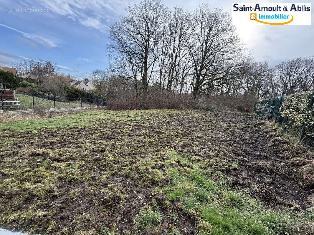 Terrain à SAINT-ARNOULT-EN-YVELINES