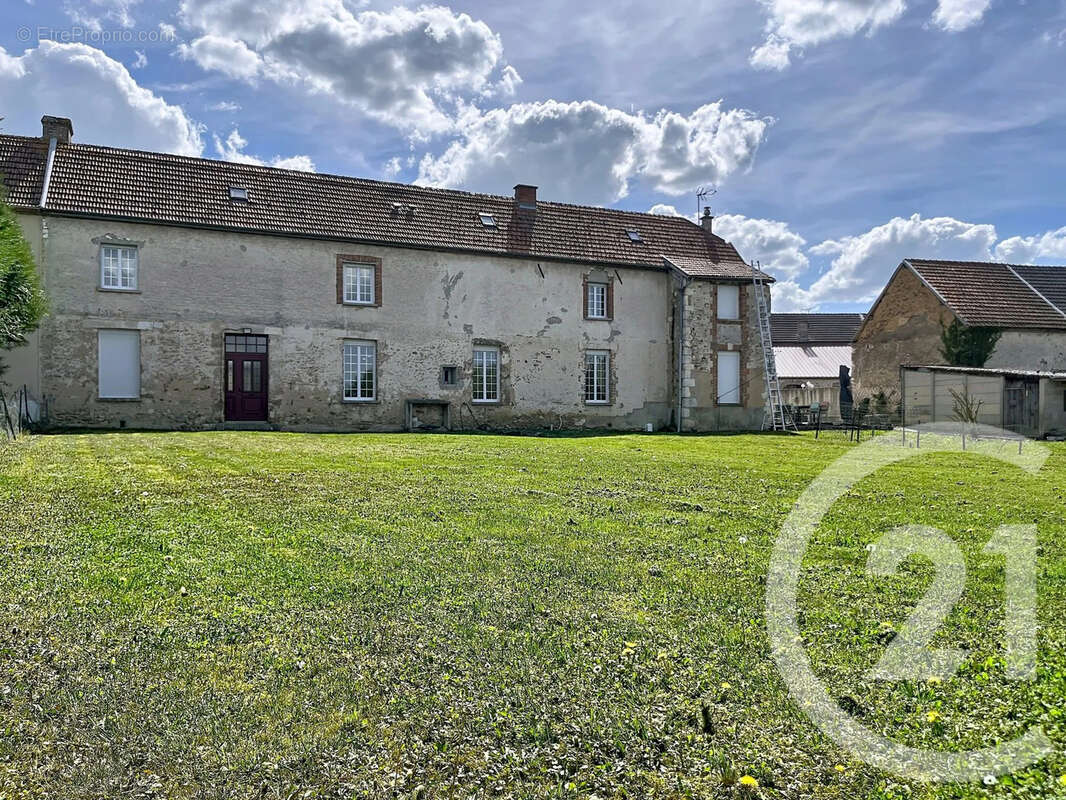 Maison 436 m² à Cuis  - photo 12