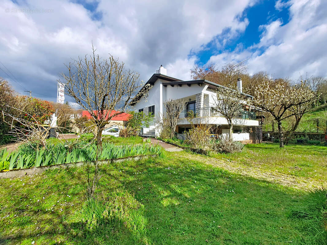 Maison à LA TOUR-DU-PIN