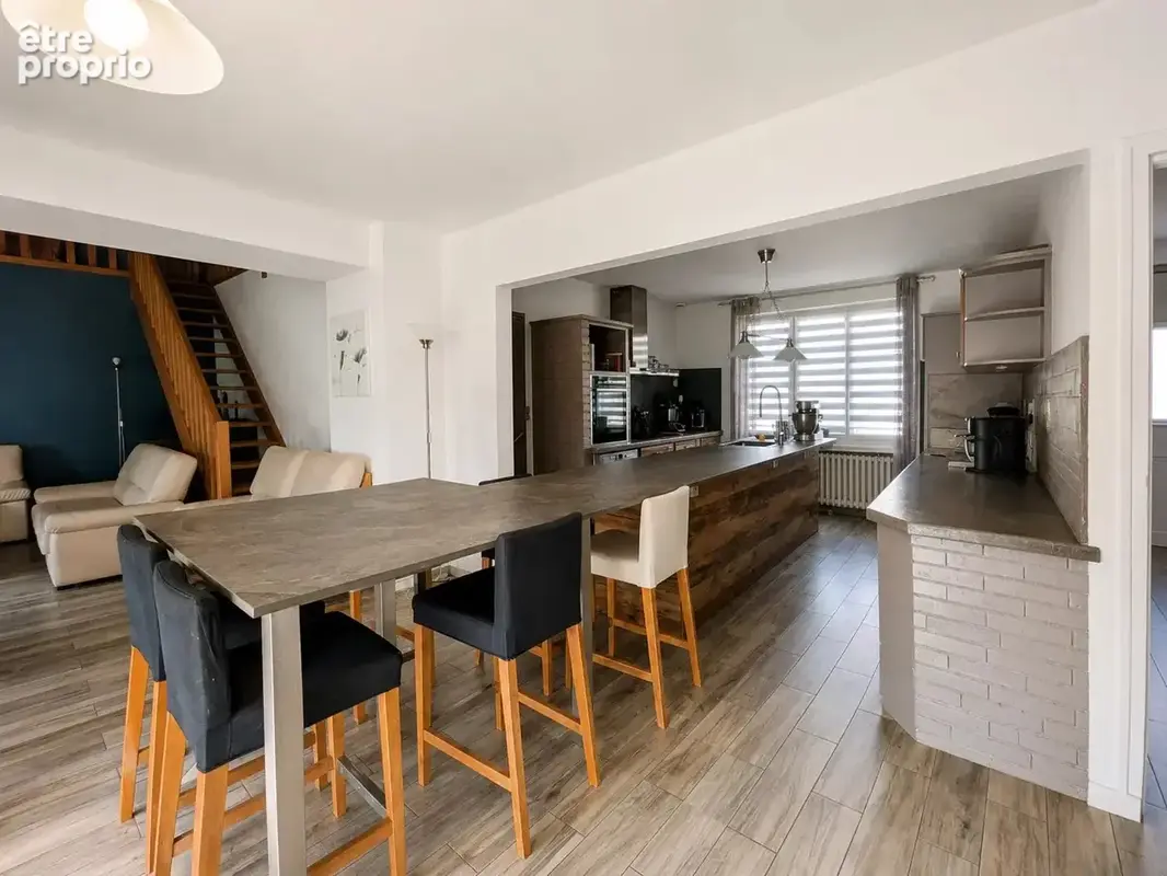 Ref 2302 : Maison lumineuse aux beaux volumes – 4 chambres – Proche toutes commodités - photo 5