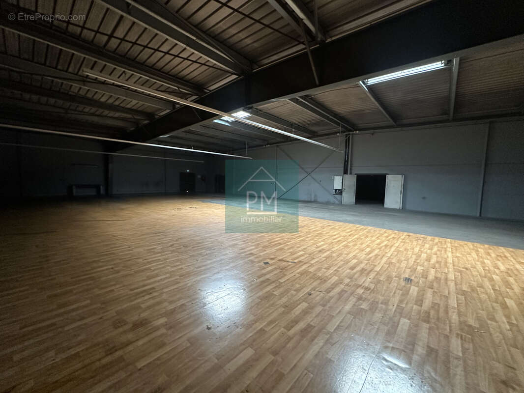 Opportunité rare   local commercial indépendant 1 156 m2   terrain 5 000 m2 - photo 9