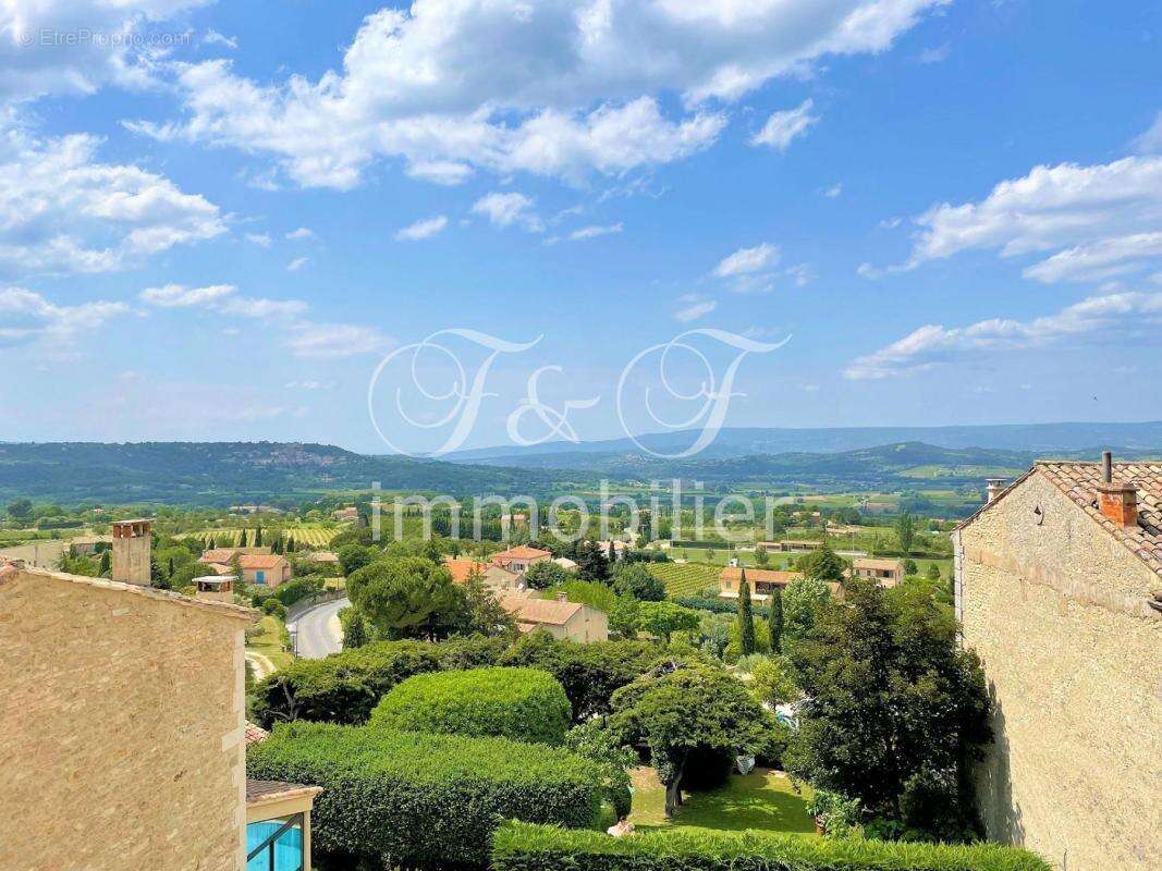 Appartement à BONNIEUX