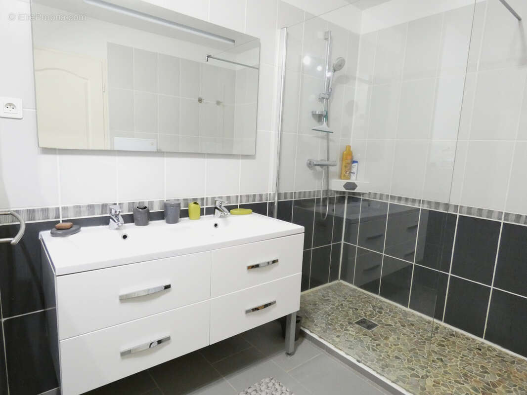 Maison à SAINT-LEON-SUR-L'ISLE