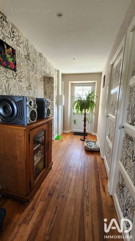 Maison 132 m² à Le Mesnil-Angot  - photo 8