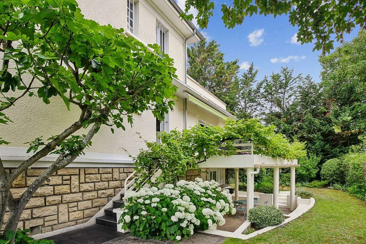 Le vesinet 15 mn rer et centre ville - maison familiale  5 chambres  - lumineuse - terrain 404 m² - photo 16