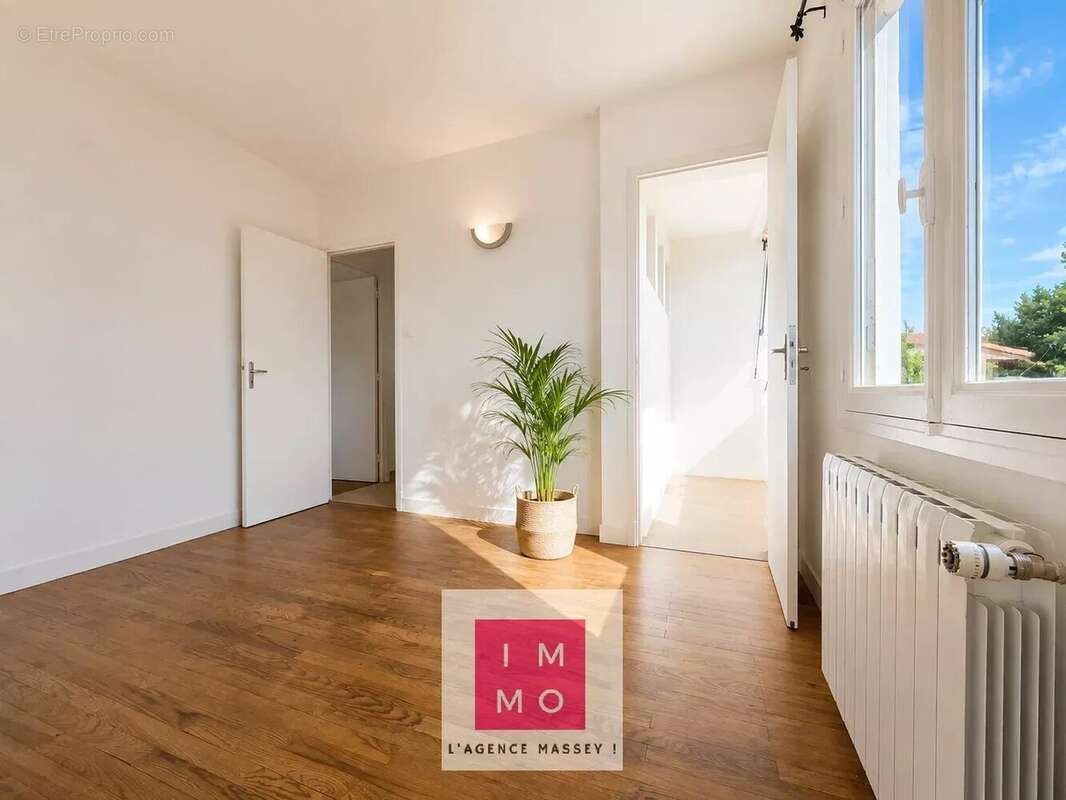 Maison familiale sur deux niveaux – 3 /4  chambres, double garage - photo 11