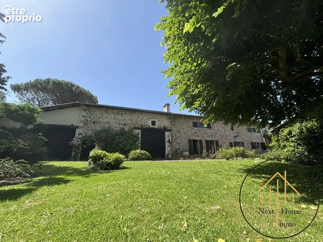 Maison 5 pièces 196 m² à vendre à Massignac (16310) - photo 3
