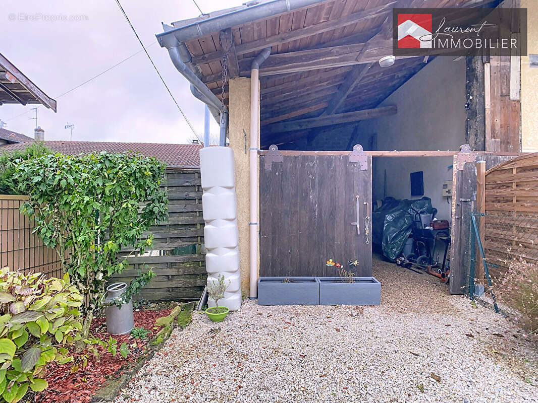 Maison à CHAVANNES-SUR-REYSSOUZE