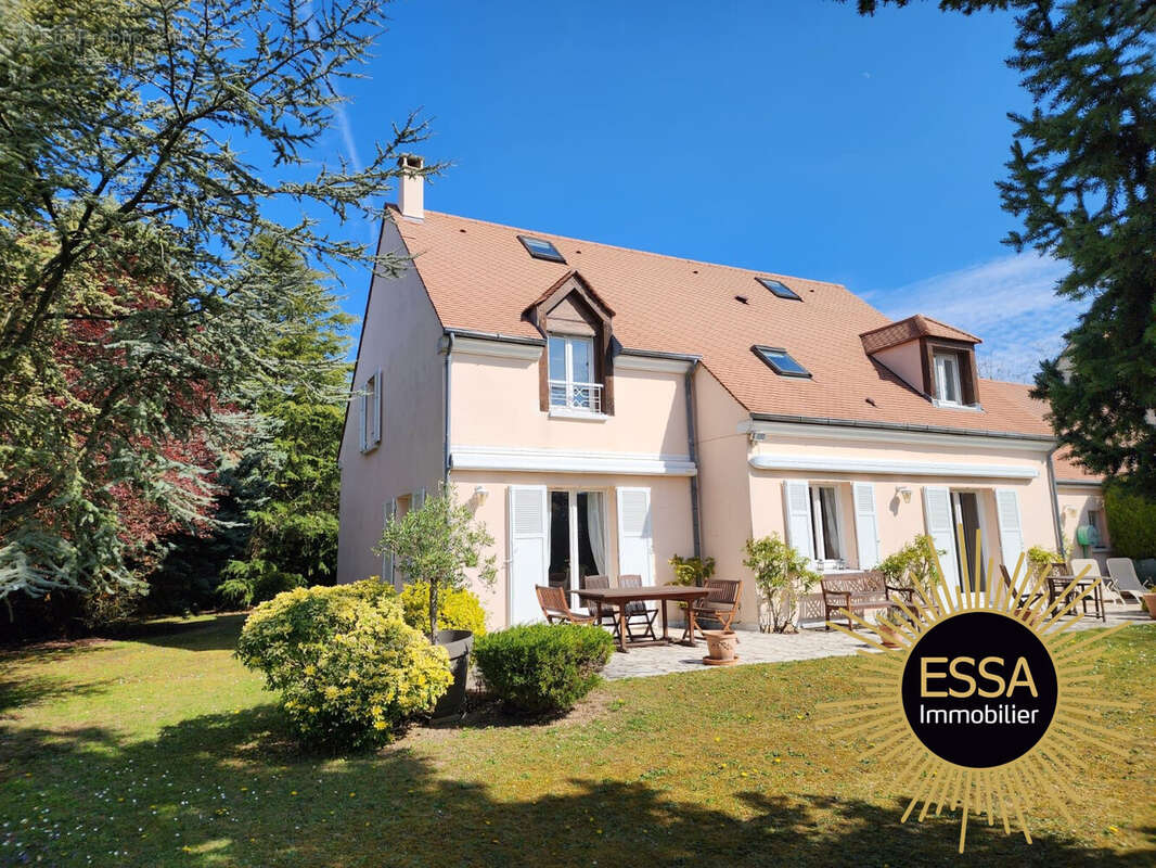 Maison à SAINT-NOM-LA-BRETECHE