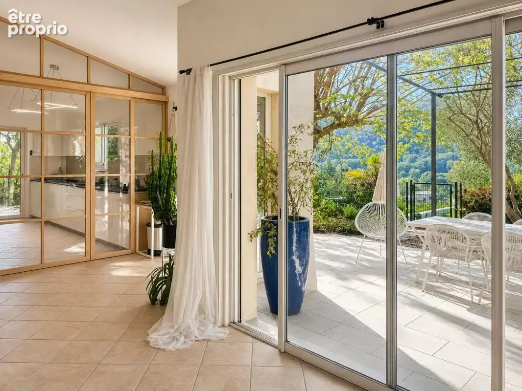 Maison de 140 m² - Trois chambres et un bureau - 1500 m² en restanques - photo 2