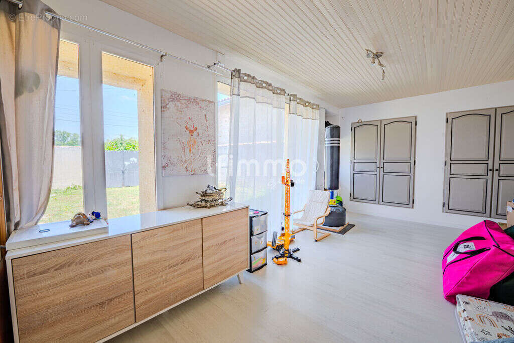 Maison de caractère rénovée – piscine et grands volumes - photo 7