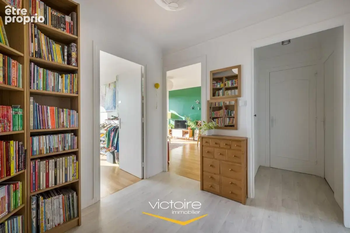 Montchat - Cours du Docteur Long - T3 traversant 70 m², 5e étage avec ascenseur, balcon et garage - photo 10