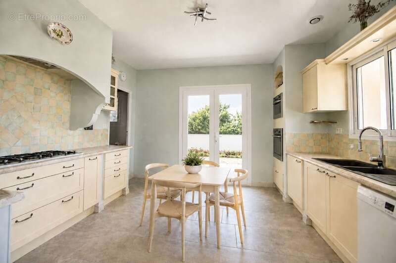 Maison à vendre de 217 m² au calme, sur plus de 2 100 m² de parcelle, à 7 min de Châtelaillon-Plage - photo 14