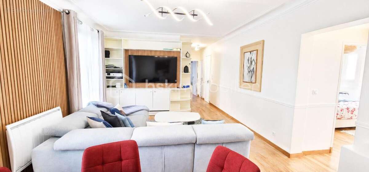 PARIS 11ᵉ – NATION  Magnifique 3 pièces de 76 m² entièrement rénové par architecte - photo 5