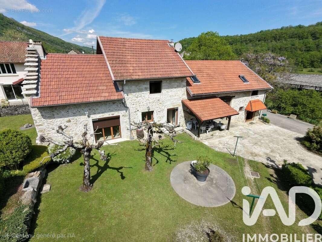 Maison 220 m² à Ambleon  - photo 2