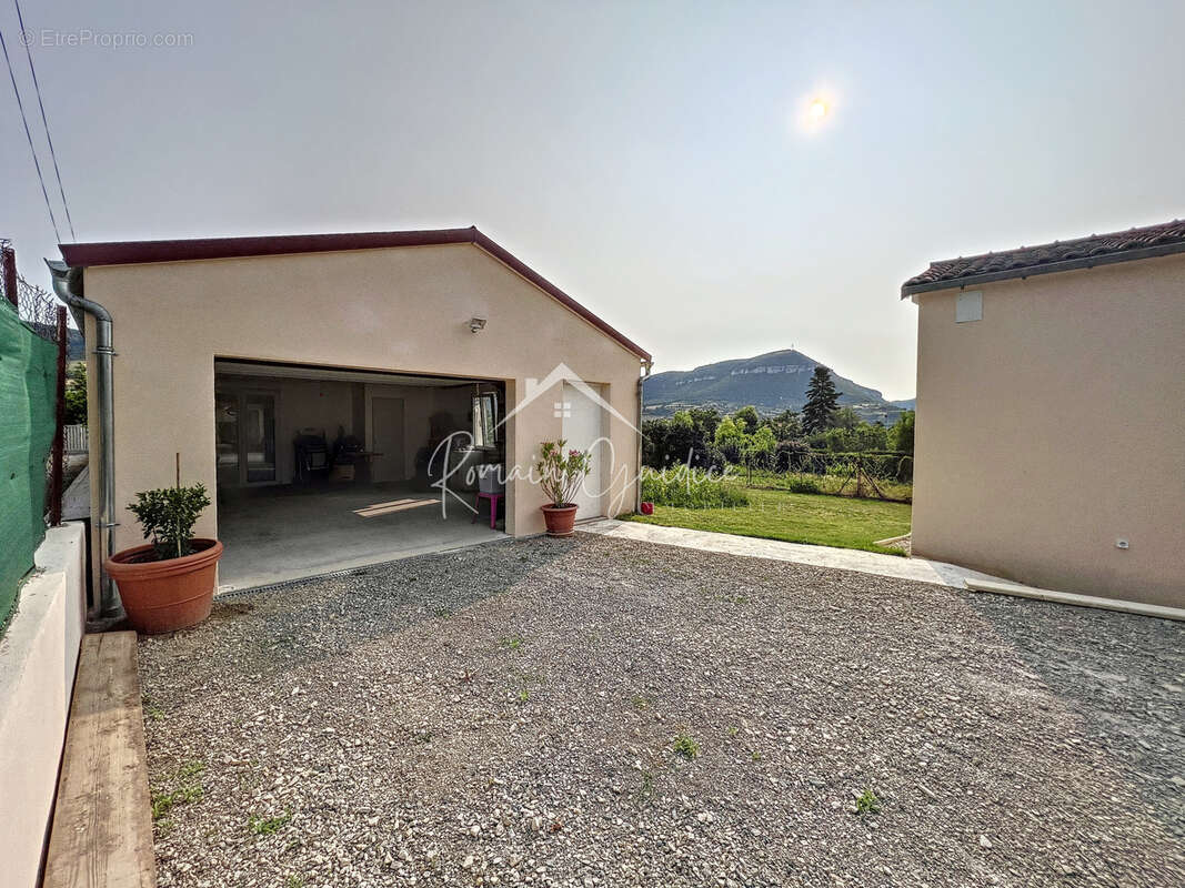 Maison plain pied type 5 de 140 m2 refaite à neuve sur son terrain divisible de 1358 m2 - photo 17