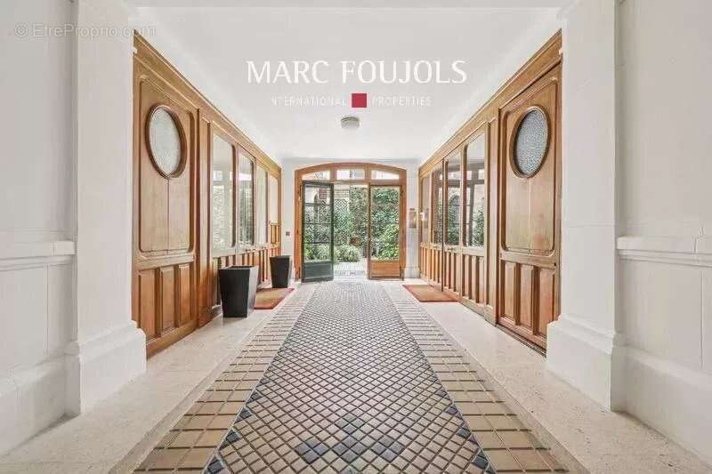 Appartement à PARIS-8E