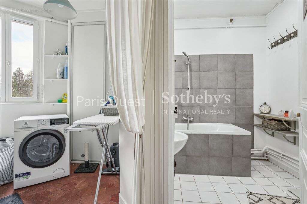 Appartement à NEUILLY-SUR-SEINE