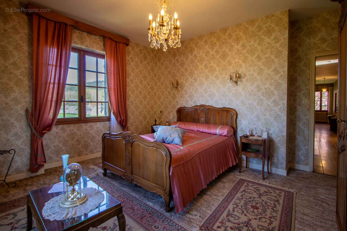 Maison à SAINT-JULIEN-DE-LAMPON