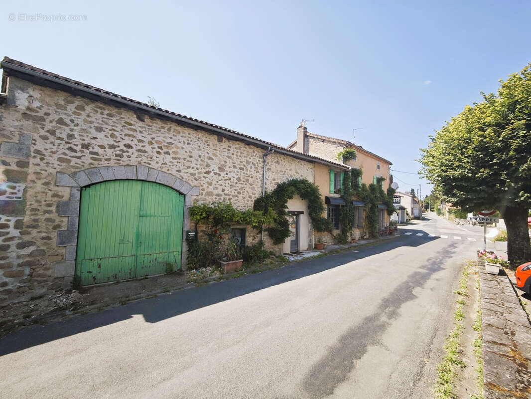 Commerce à SAINT-ESTEPHE