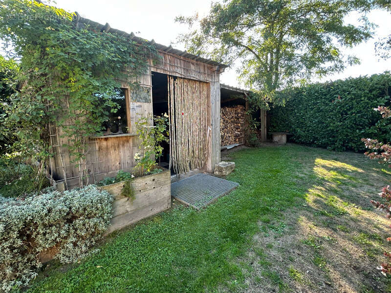 Propriété de charme sur 2 300 m² de terrain arboré sans vis-à-vis offrant calme espace et potentiel exceptionnel CHAMPCEVRAIS (8 - photo 12